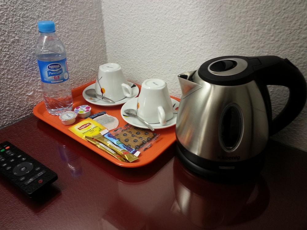 Brit Hotel Porte D'Espagne Perpignan Bagian luar foto