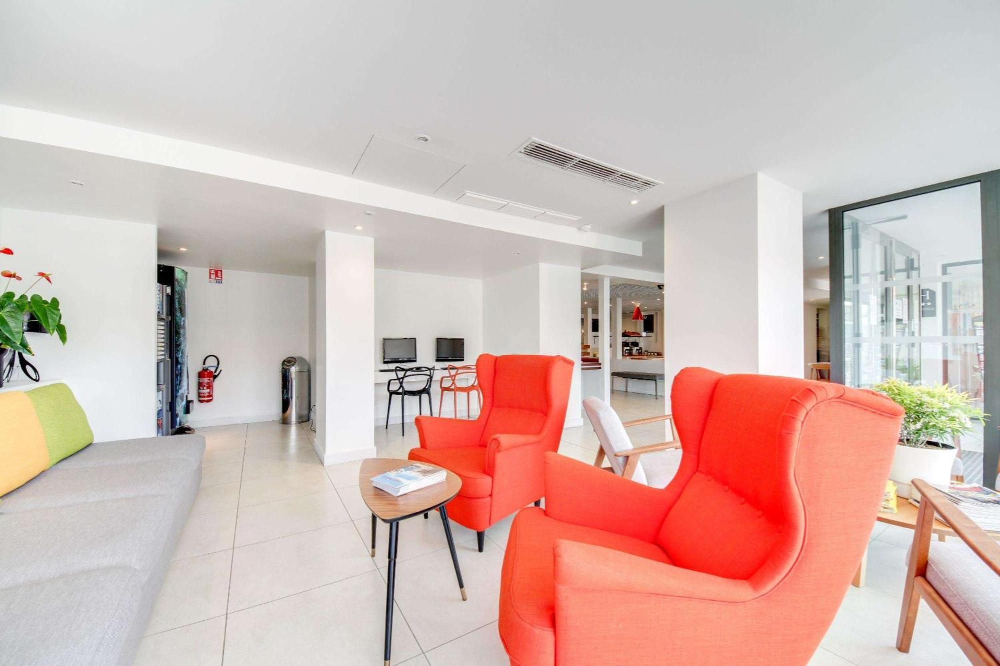 Brit Hotel Porte D'Espagne Perpignan Bagian luar foto