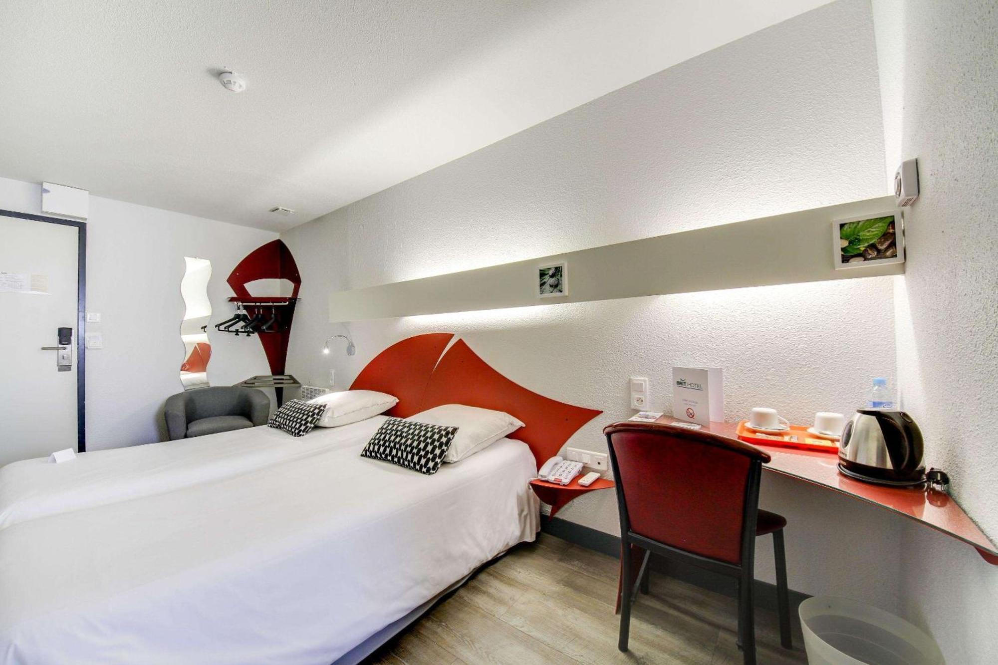 Brit Hotel Porte D'Espagne Perpignan Bagian luar foto