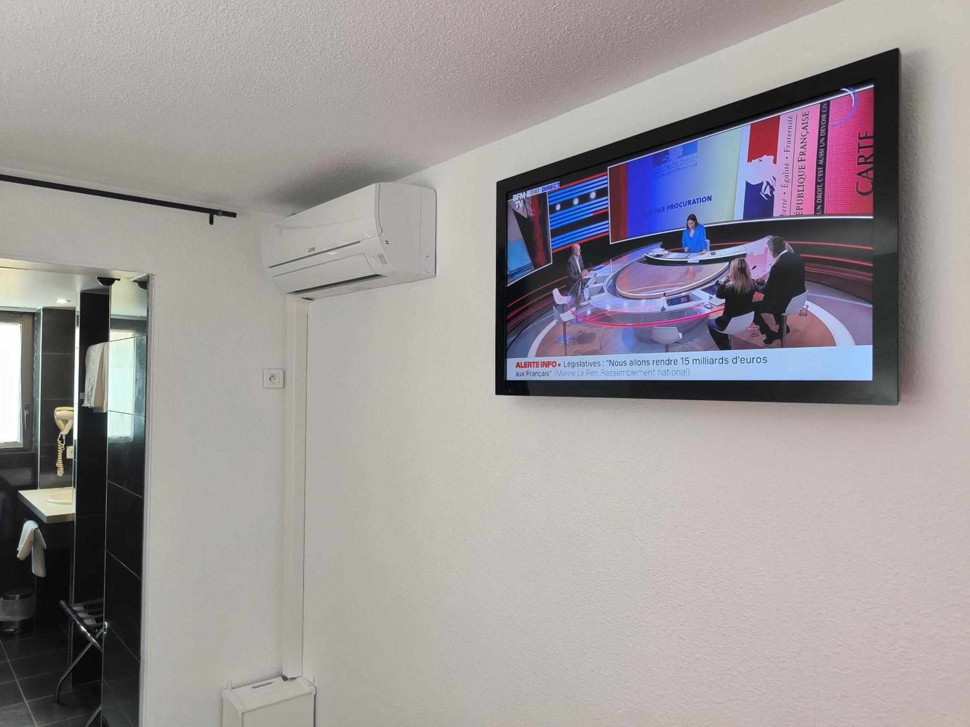 Brit Hotel Porte D'Espagne Perpignan Bagian luar foto