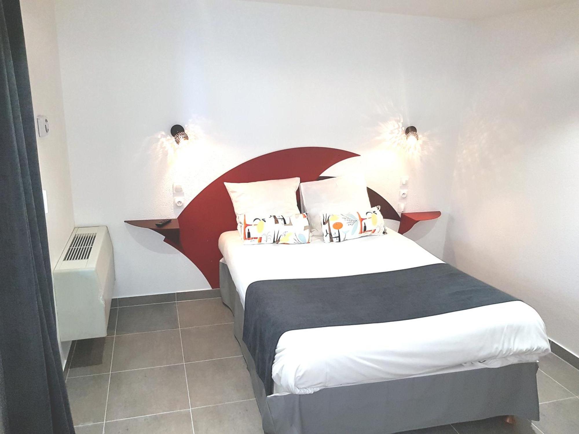 Brit Hotel Porte D'Espagne Perpignan Bagian luar foto