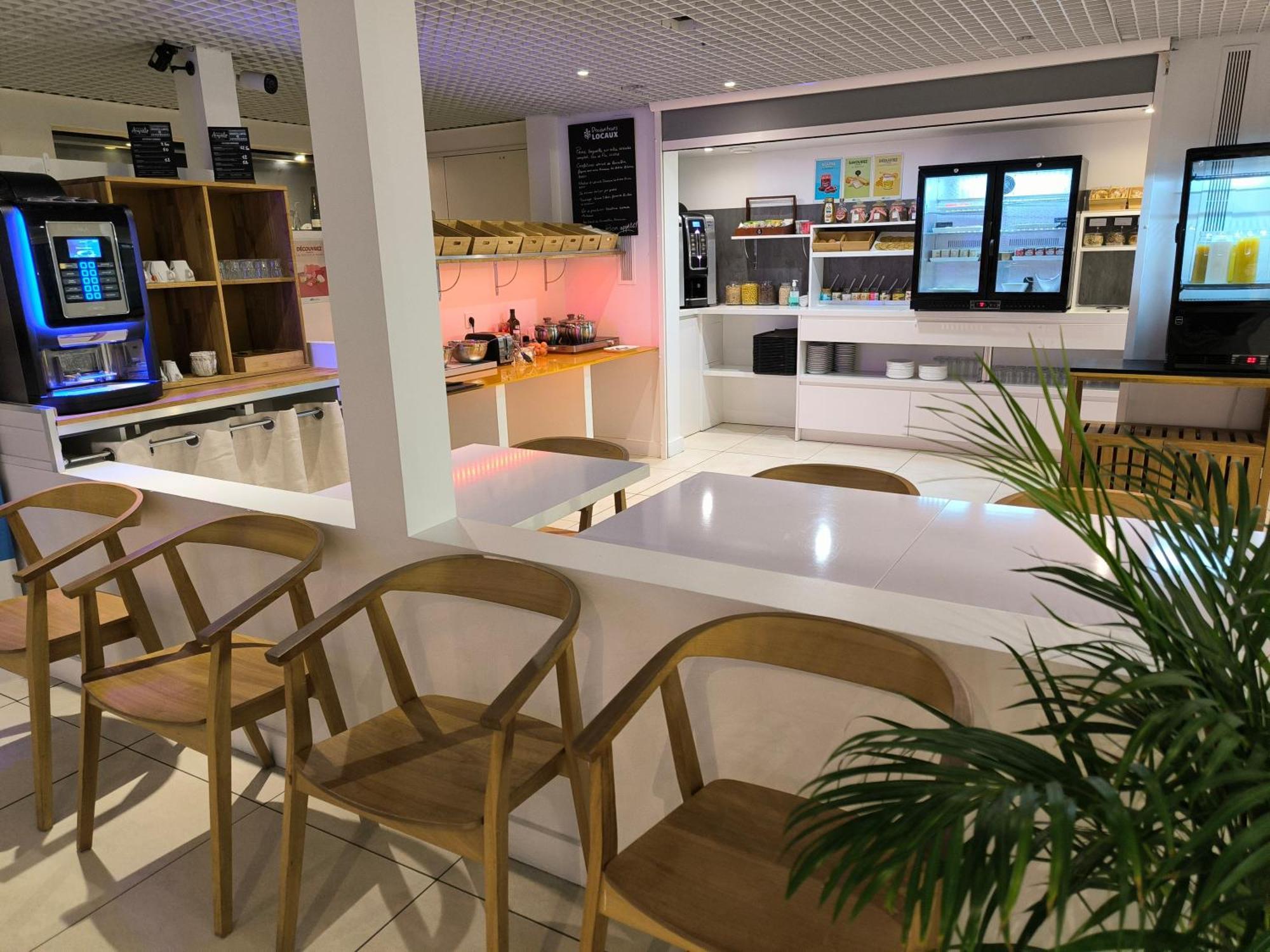Brit Hotel Porte D'Espagne Perpignan Bagian luar foto