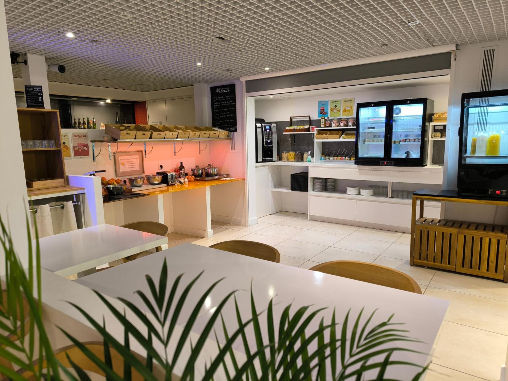 Brit Hotel Porte D'Espagne Perpignan Bagian luar foto