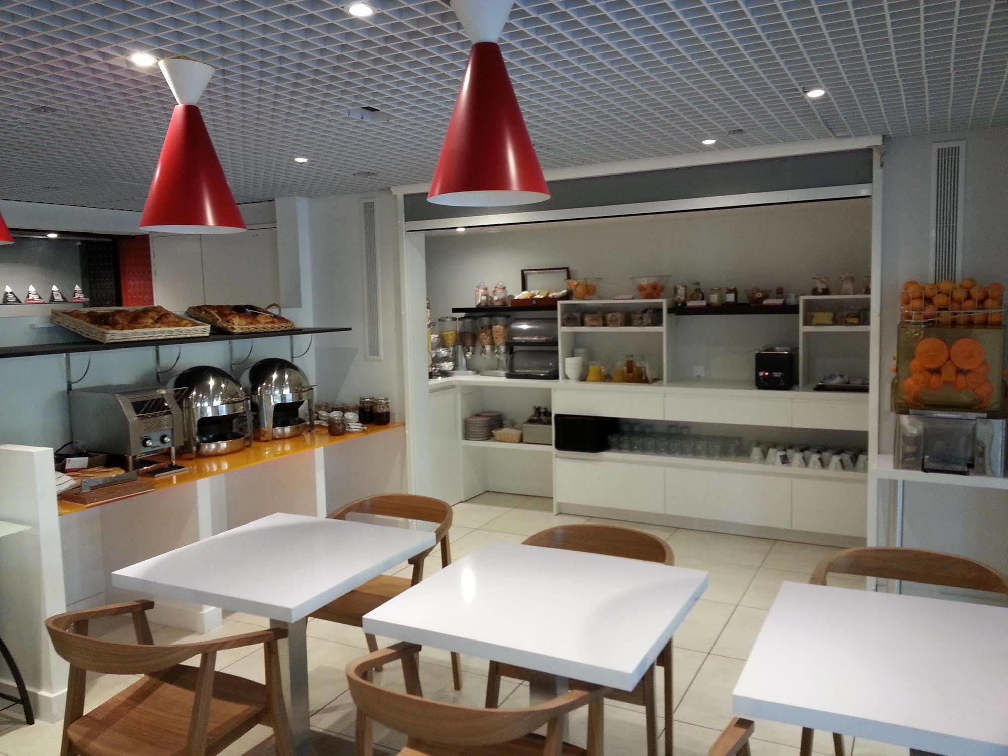 Brit Hotel Porte D'Espagne Perpignan Bagian luar foto